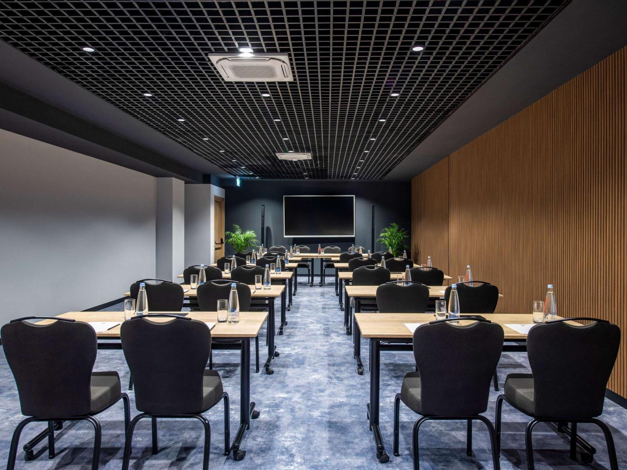 Ibis Tbilisi Airport Hotel Ngoại thất bức ảnh