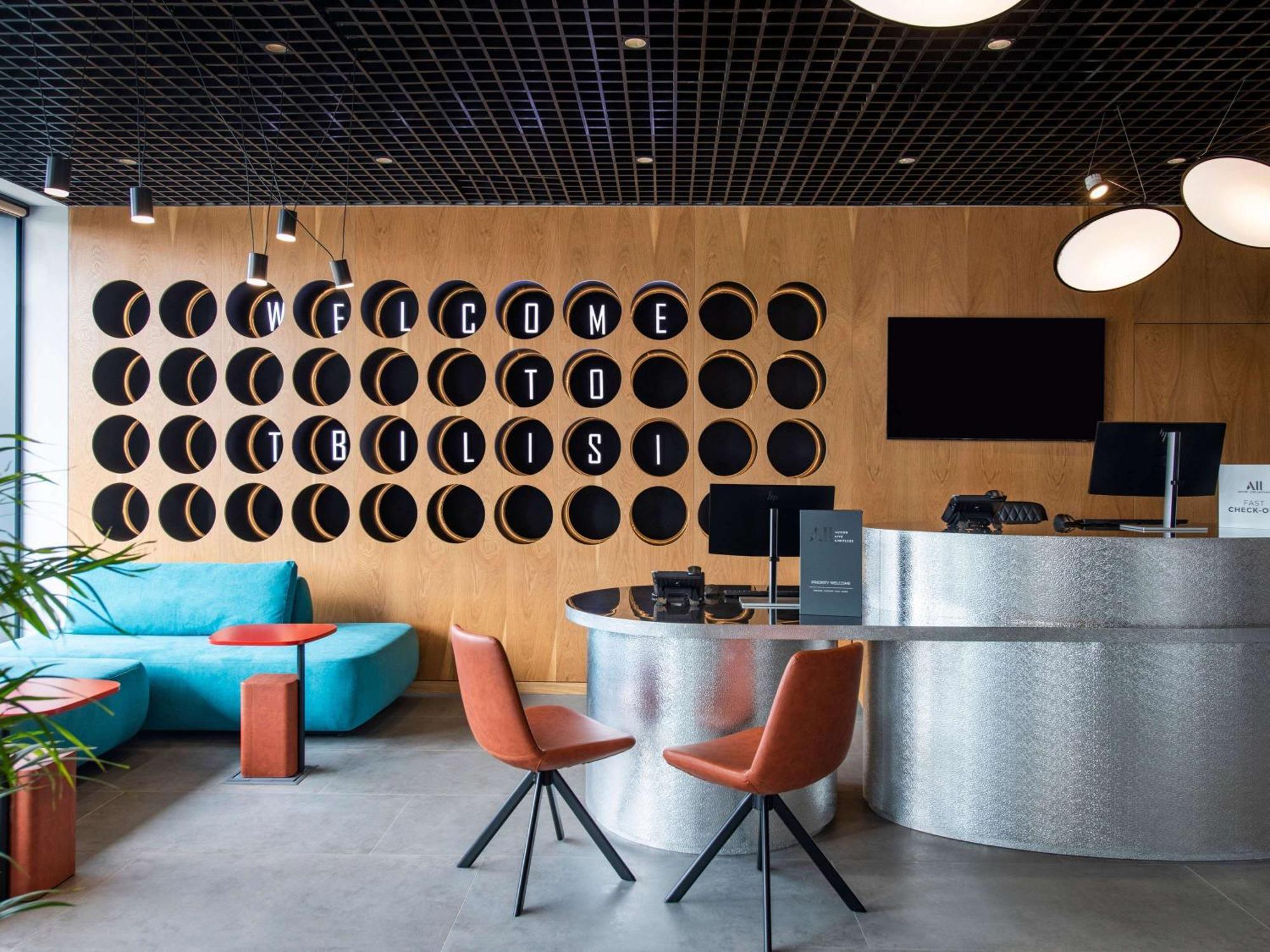 Ibis Tbilisi Airport Hotel Ngoại thất bức ảnh