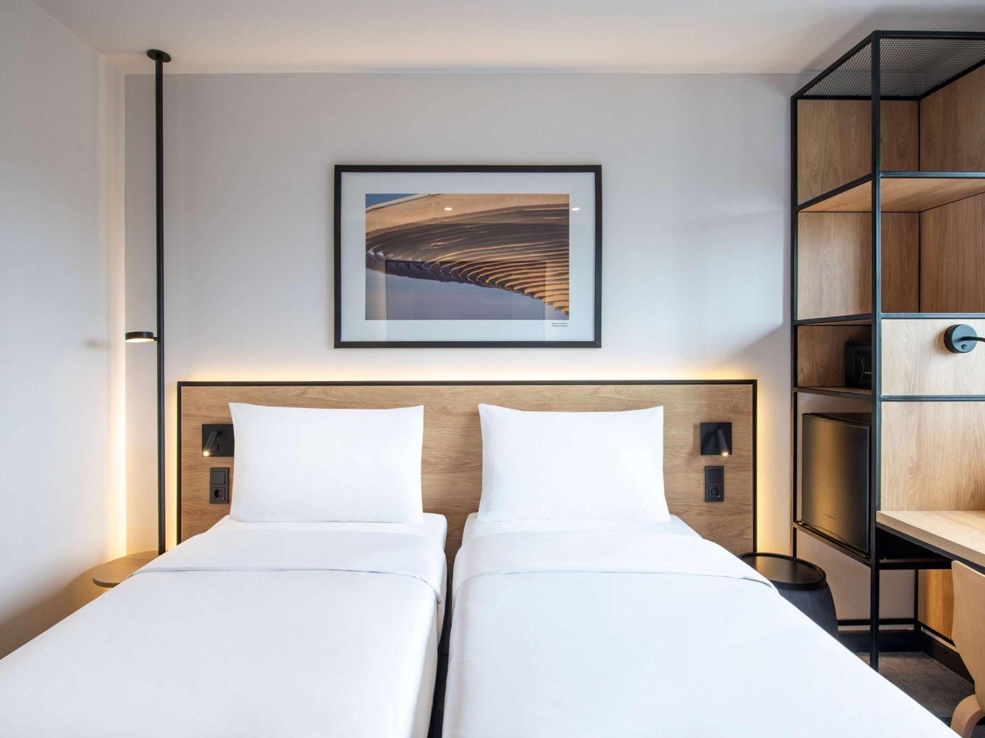 Ibis Tbilisi Airport Hotel Ngoại thất bức ảnh