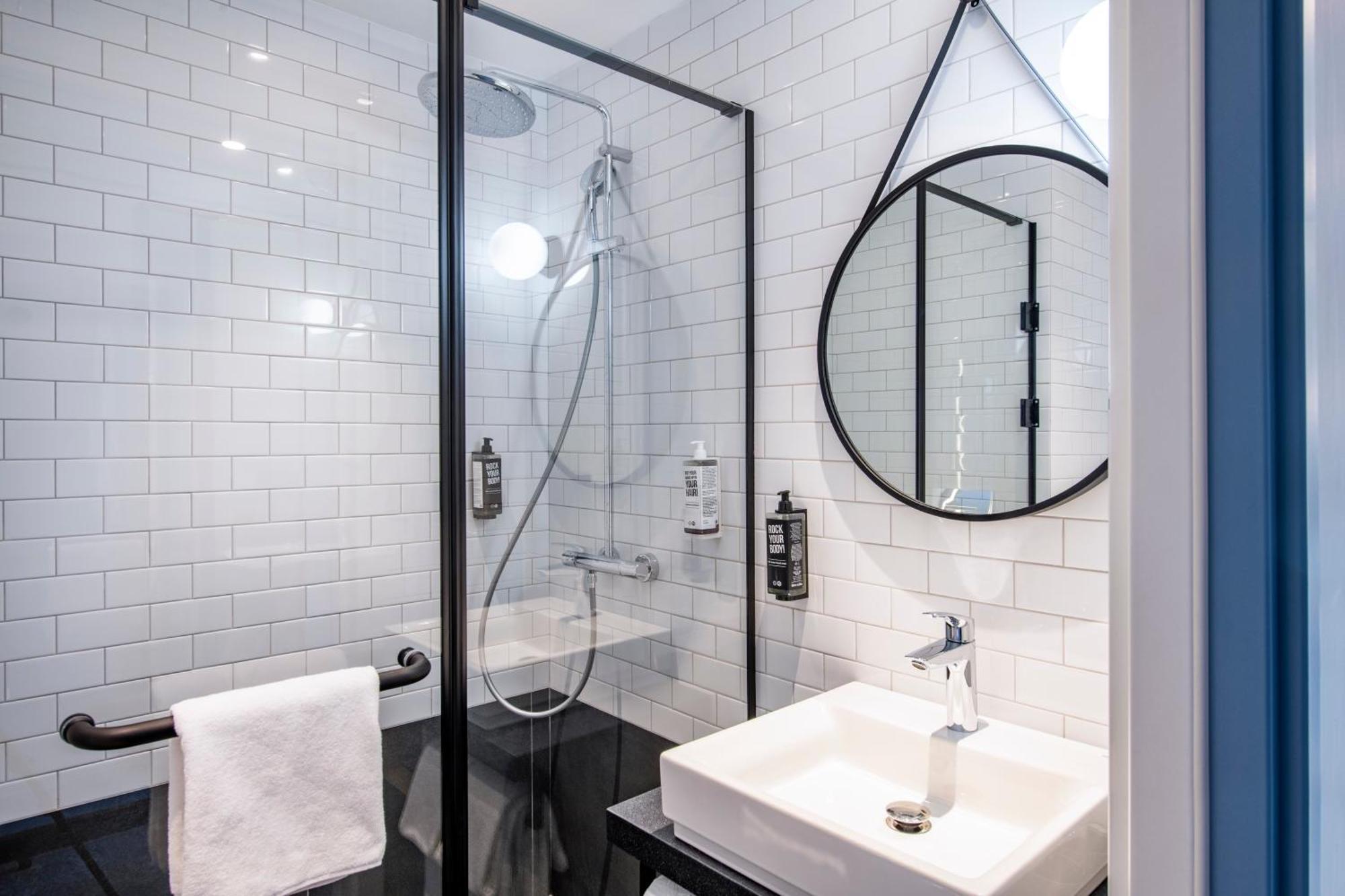 Ibis Tbilisi Airport Hotel Ngoại thất bức ảnh