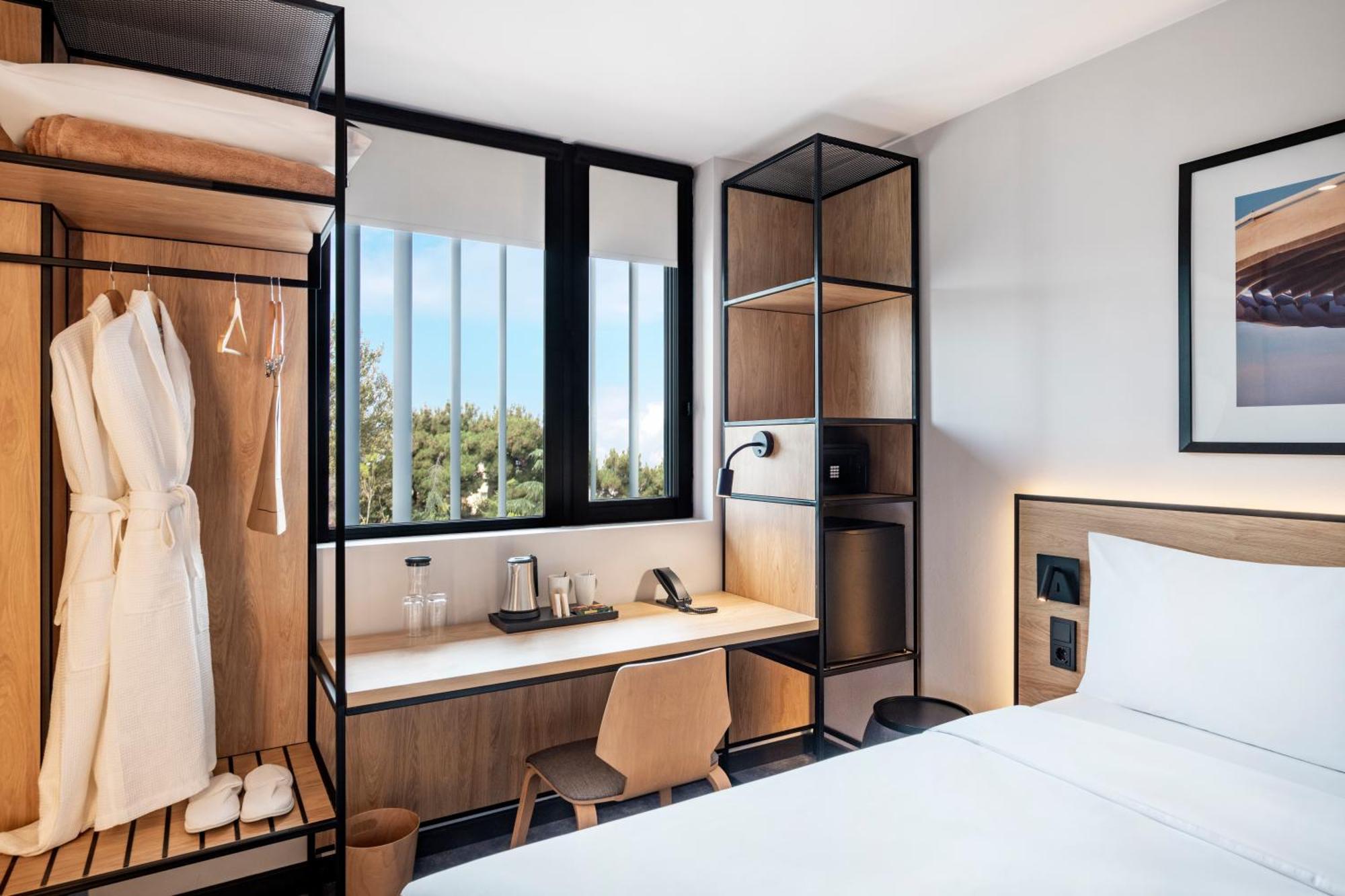 Ibis Tbilisi Airport Hotel Ngoại thất bức ảnh