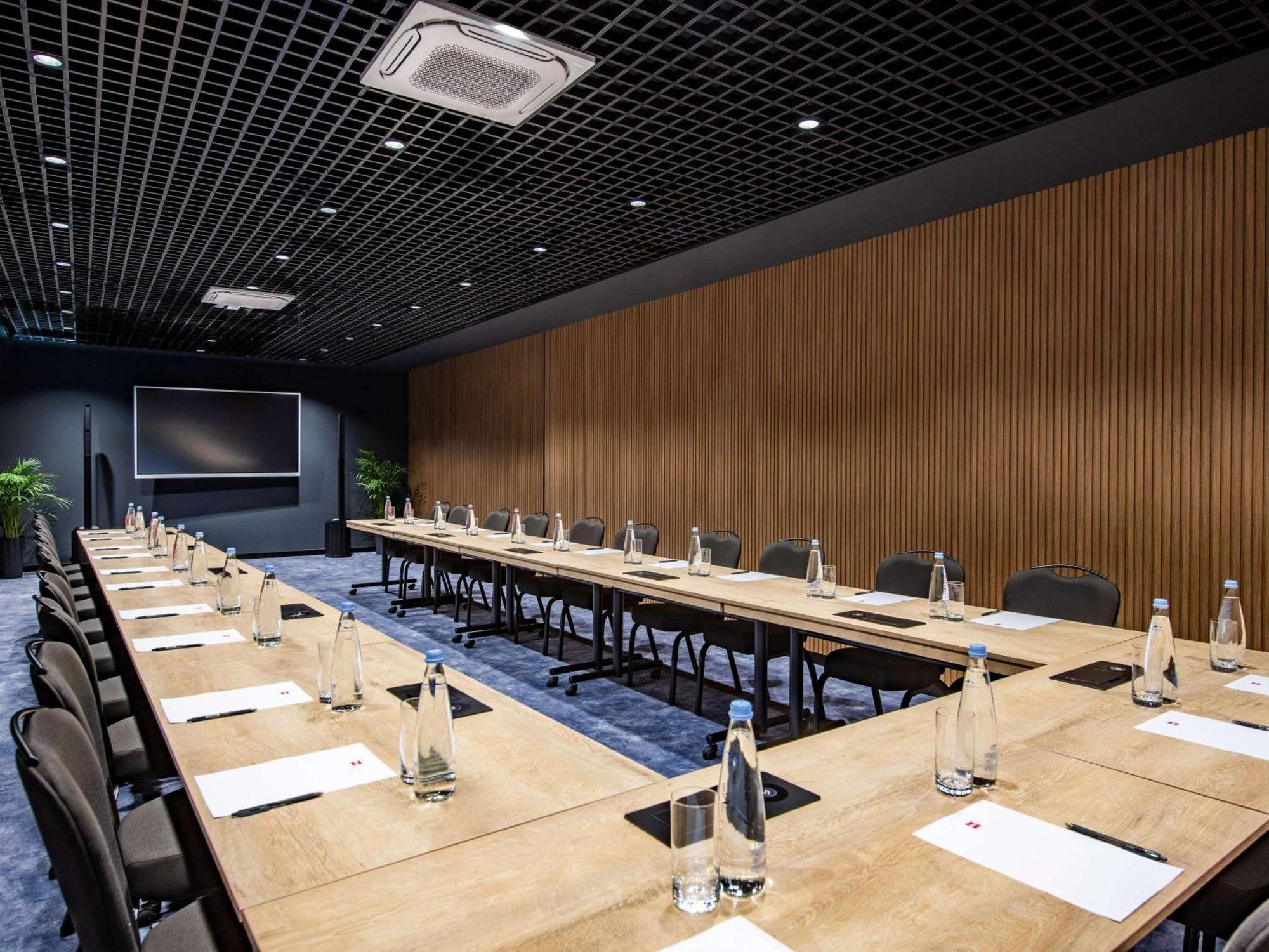 Ibis Tbilisi Airport Hotel Ngoại thất bức ảnh