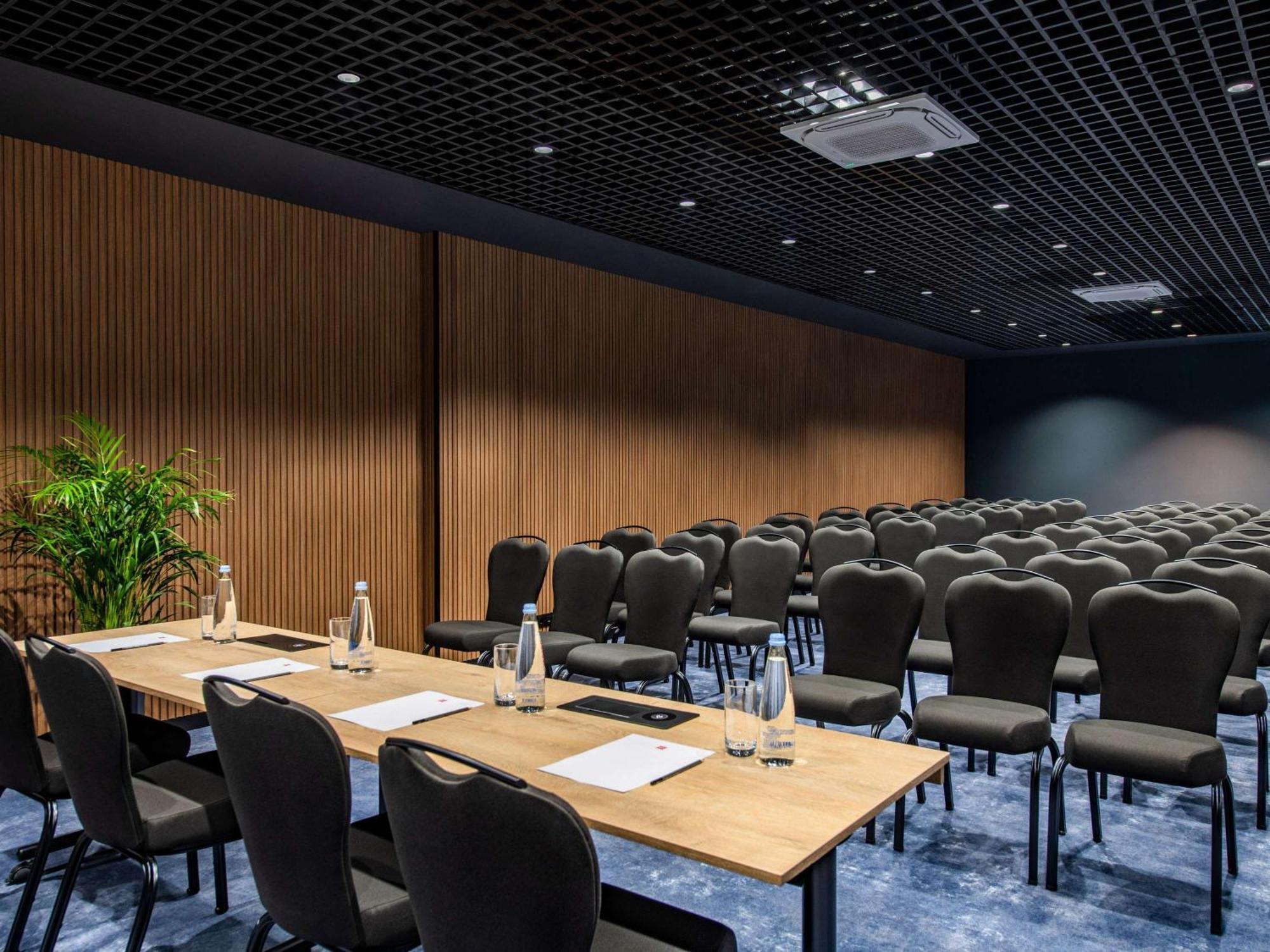 Ibis Tbilisi Airport Hotel Ngoại thất bức ảnh