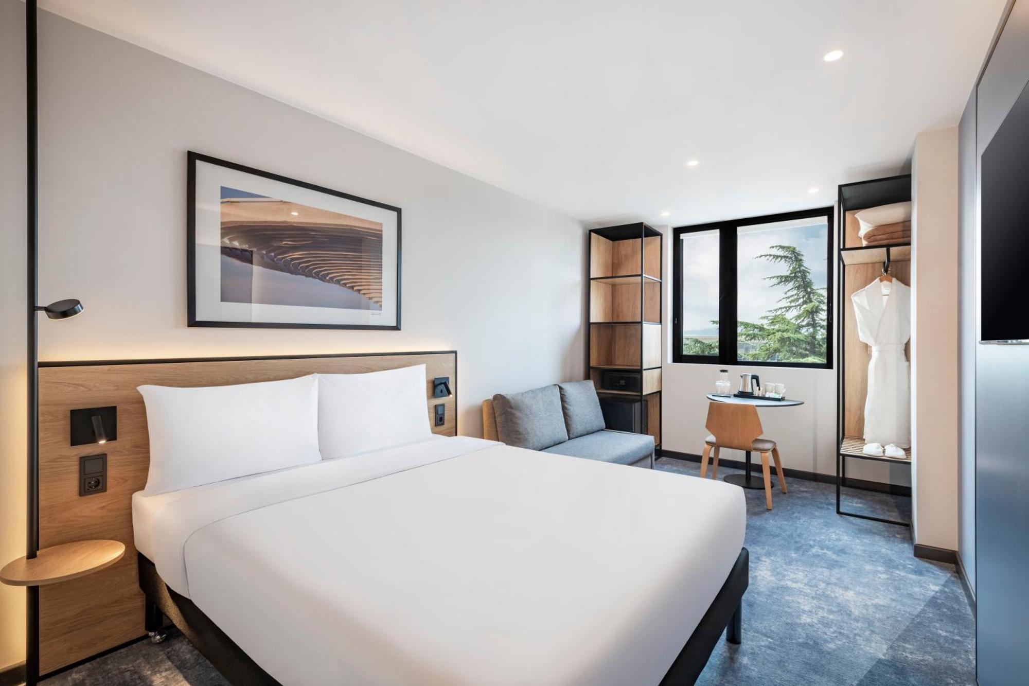 Ibis Tbilisi Airport Hotel Ngoại thất bức ảnh