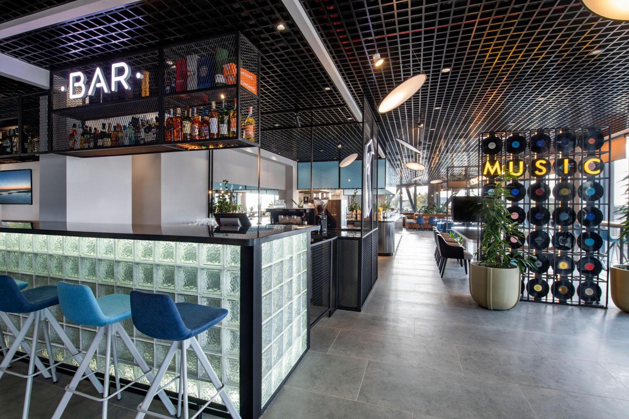 Ibis Tbilisi Airport Hotel Ngoại thất bức ảnh