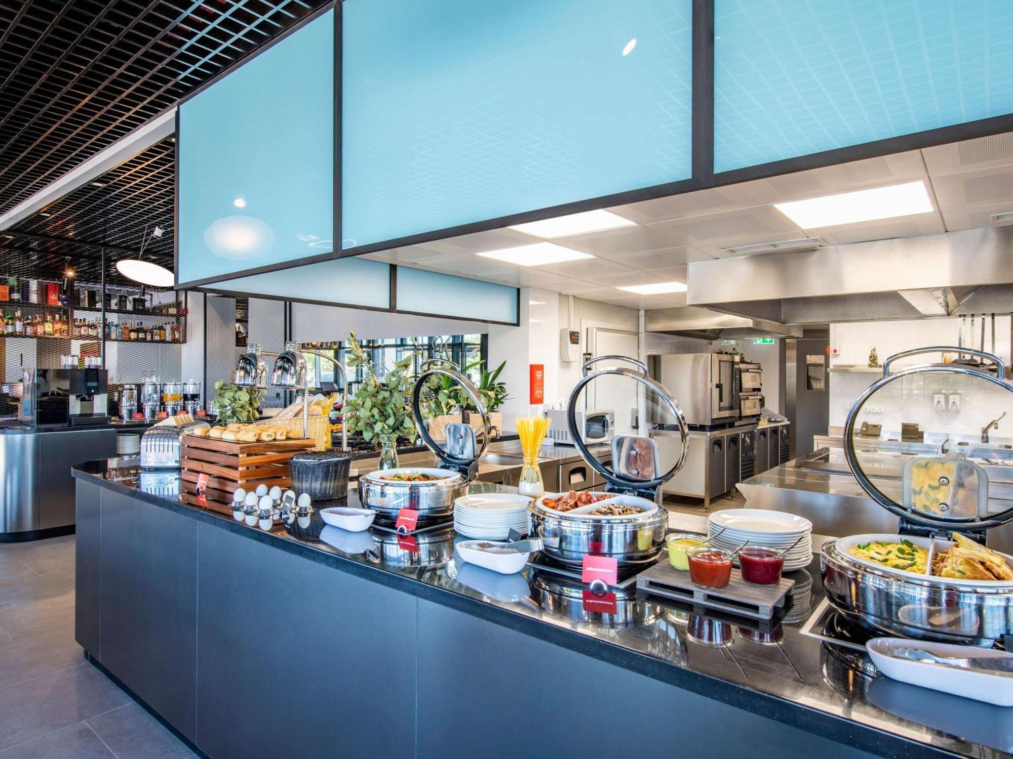 Ibis Tbilisi Airport Hotel Ngoại thất bức ảnh
