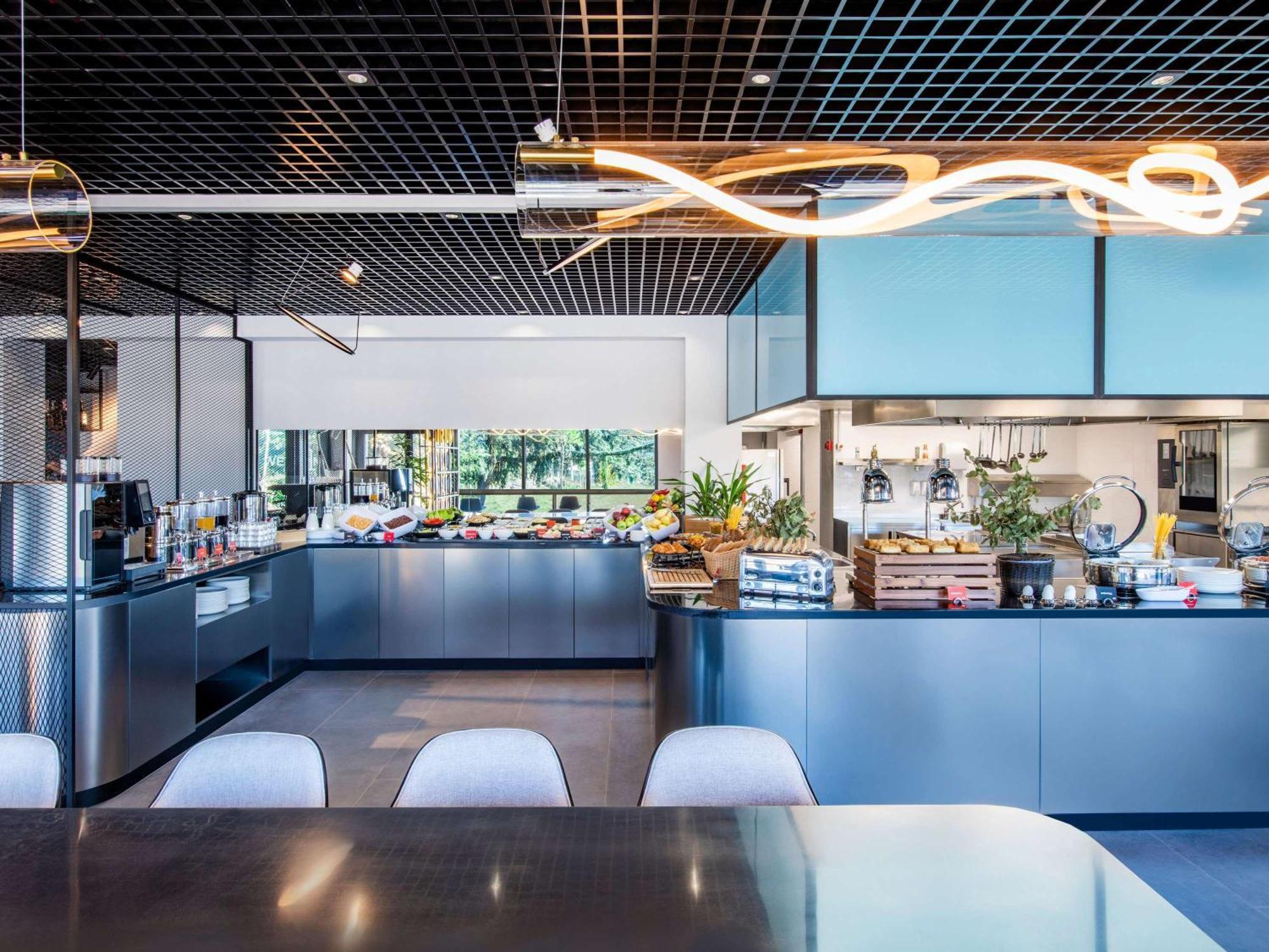 Ibis Tbilisi Airport Hotel Ngoại thất bức ảnh