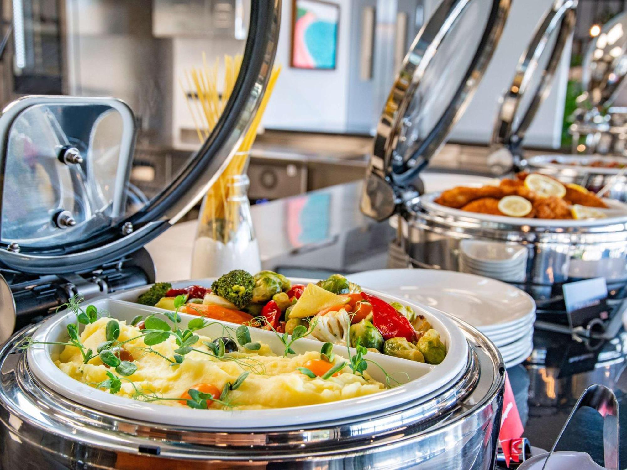Ibis Tbilisi Airport Hotel Ngoại thất bức ảnh