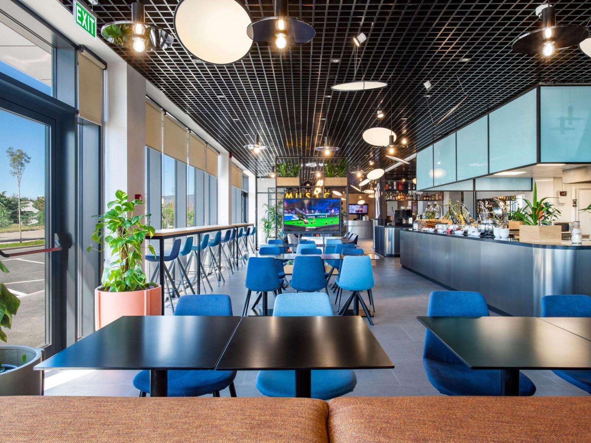 Ibis Tbilisi Airport Hotel Ngoại thất bức ảnh