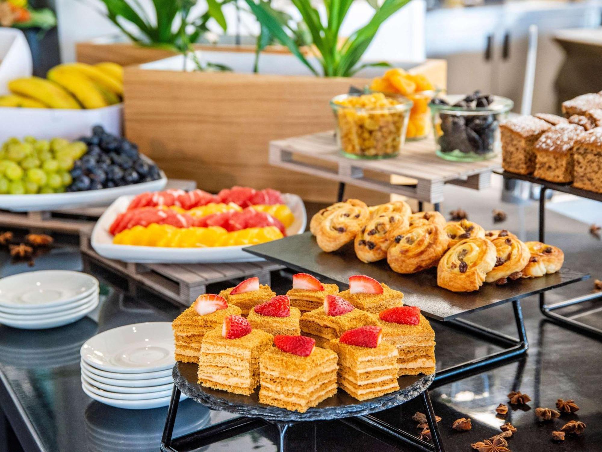 Ibis Tbilisi Airport Hotel Ngoại thất bức ảnh