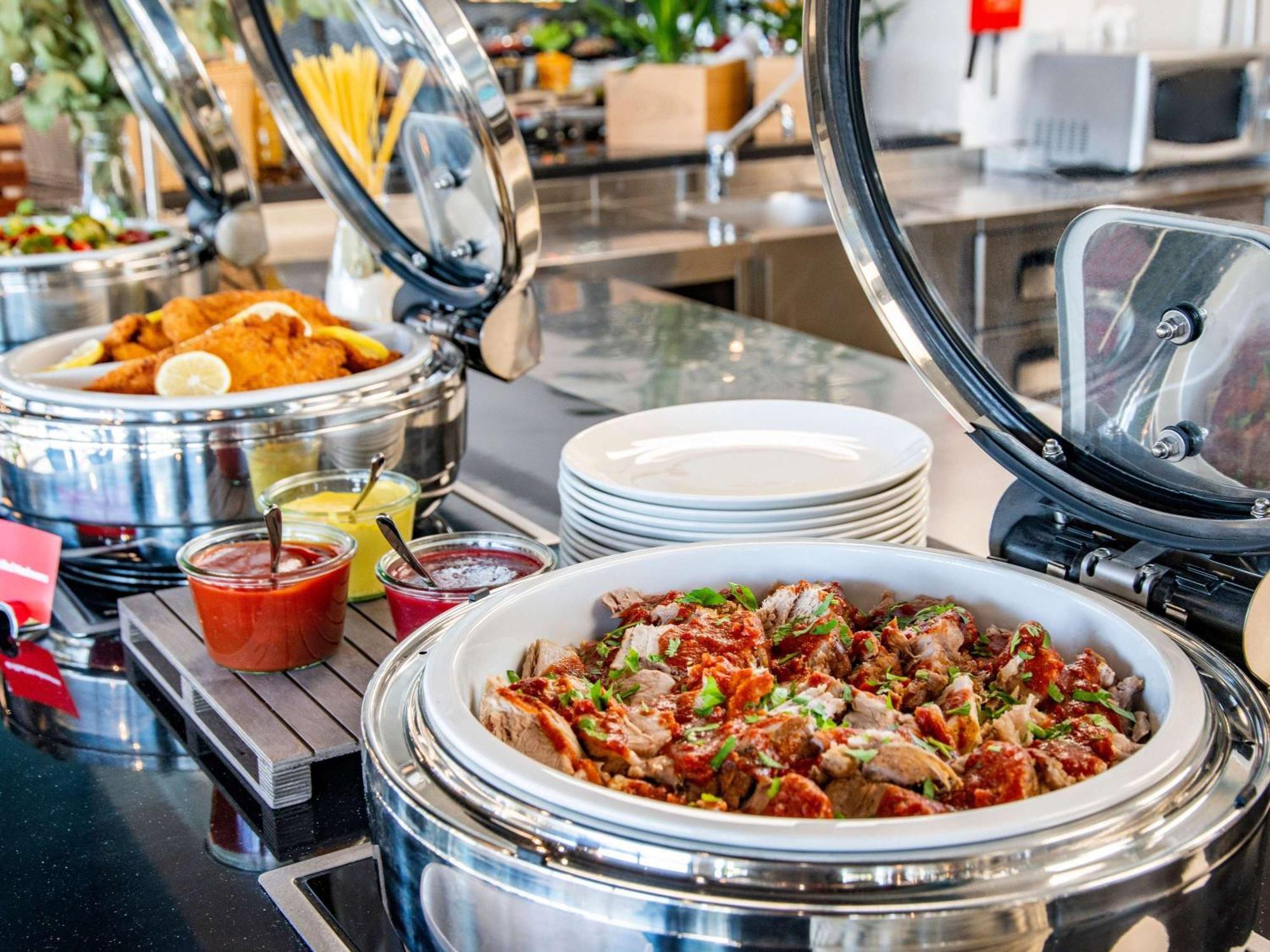 Ibis Tbilisi Airport Hotel Ngoại thất bức ảnh