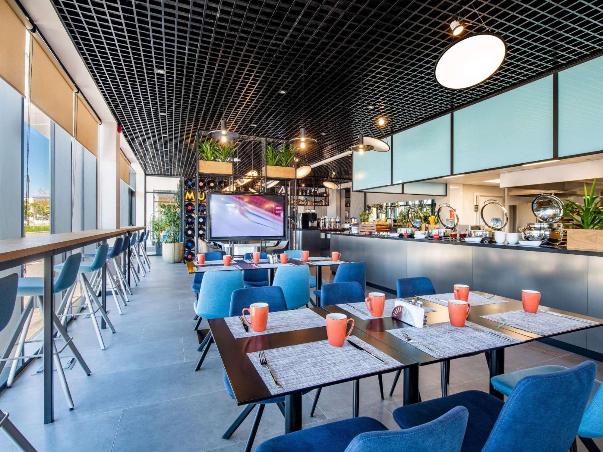 Ibis Tbilisi Airport Hotel Ngoại thất bức ảnh