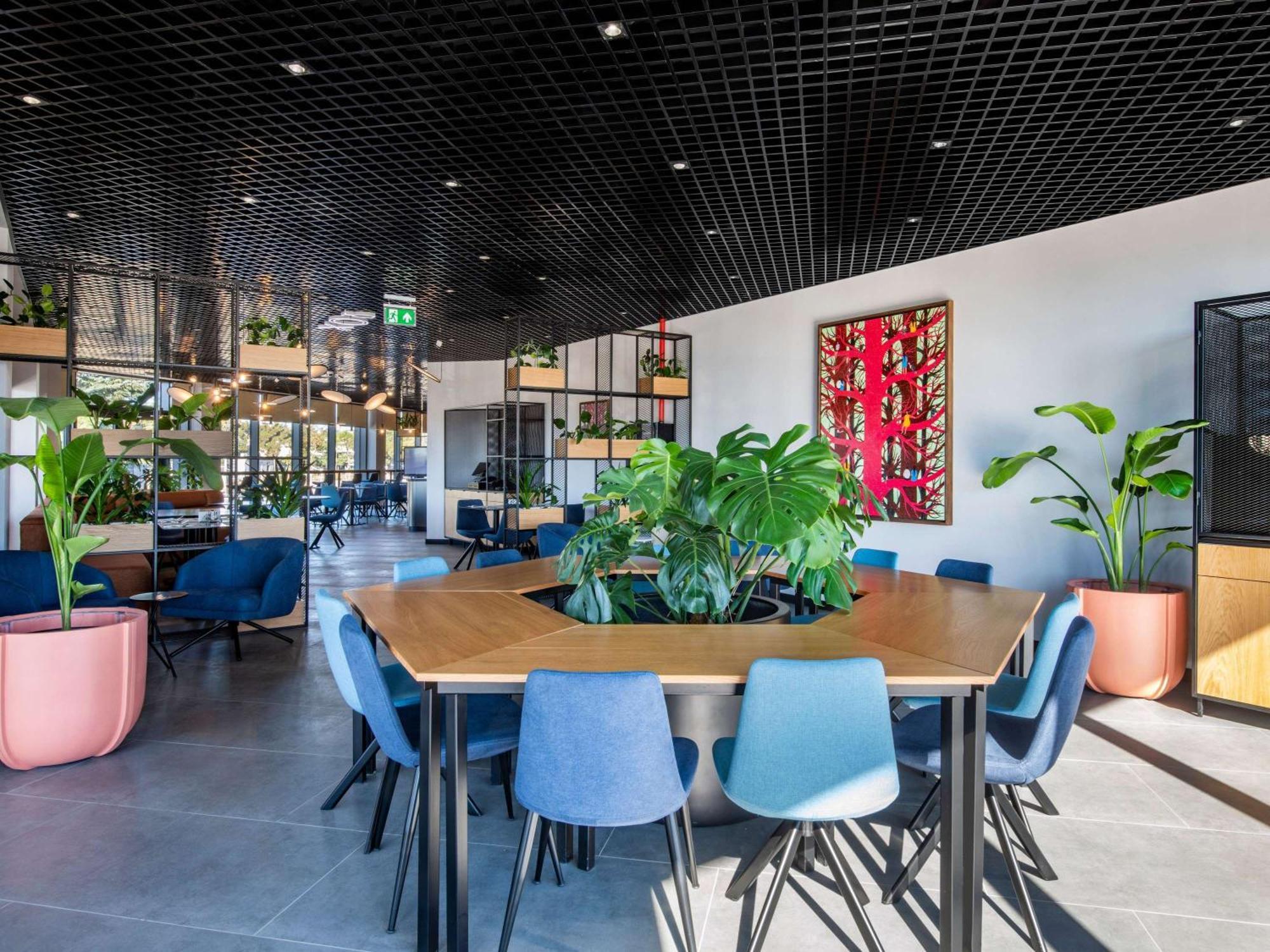 Ibis Tbilisi Airport Hotel Ngoại thất bức ảnh