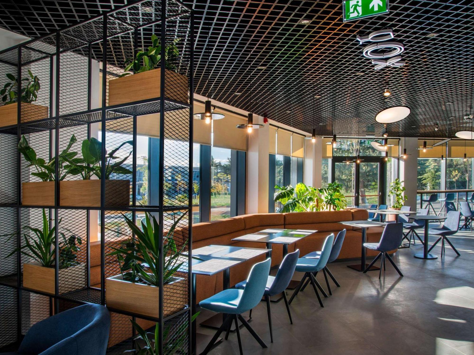 Ibis Tbilisi Airport Hotel Ngoại thất bức ảnh