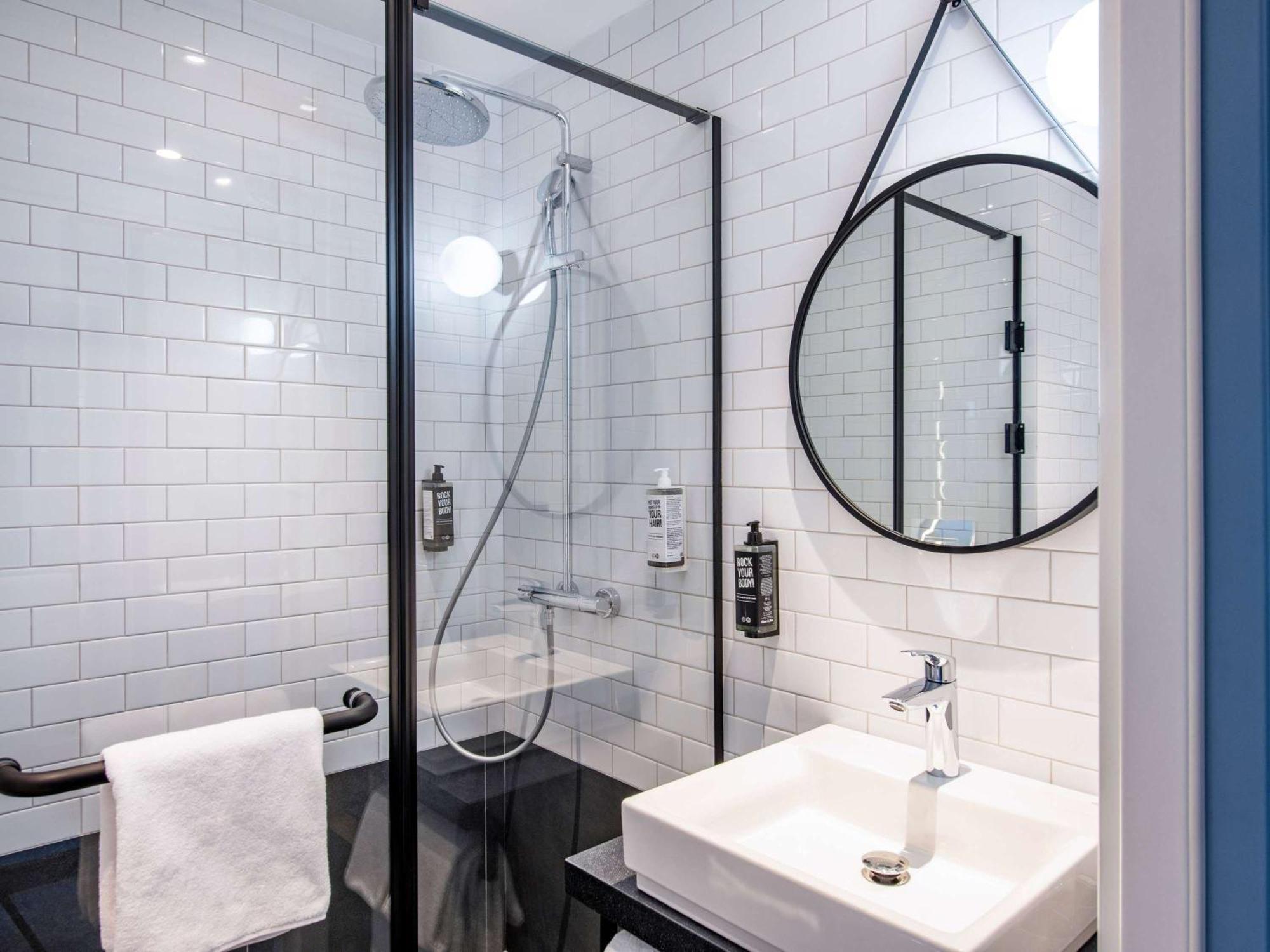 Ibis Tbilisi Airport Hotel Ngoại thất bức ảnh