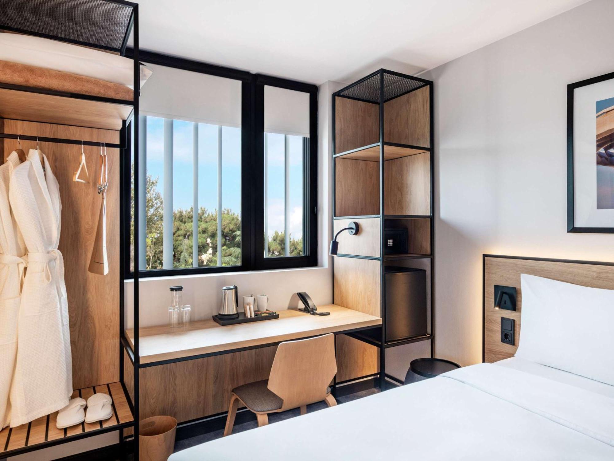 Ibis Tbilisi Airport Hotel Ngoại thất bức ảnh
