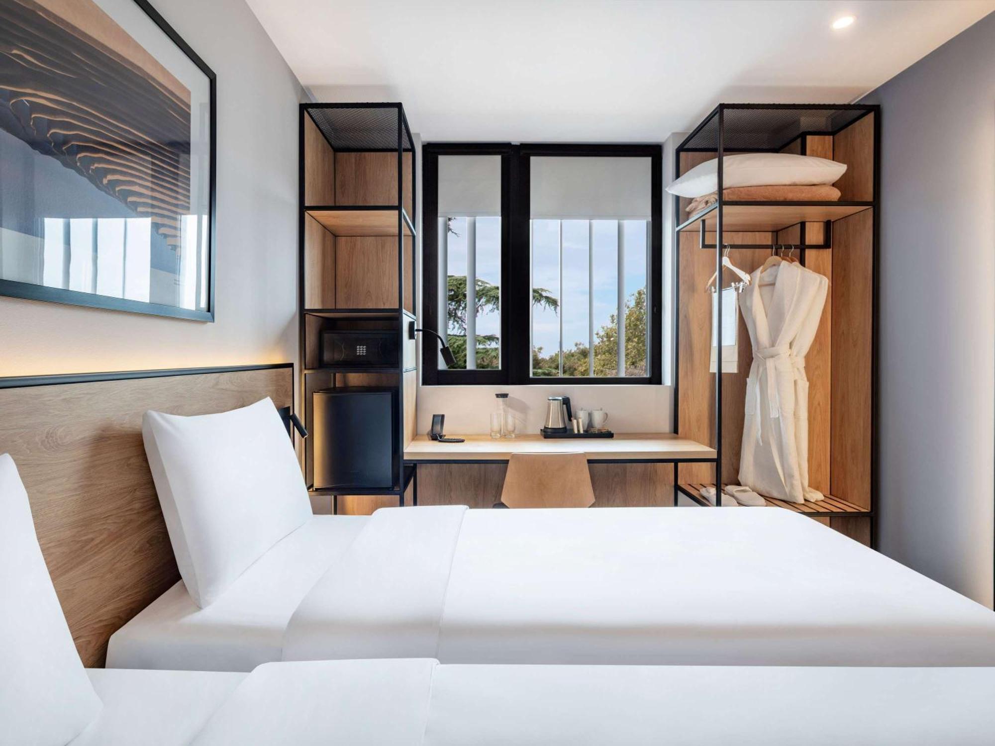 Ibis Tbilisi Airport Hotel Ngoại thất bức ảnh